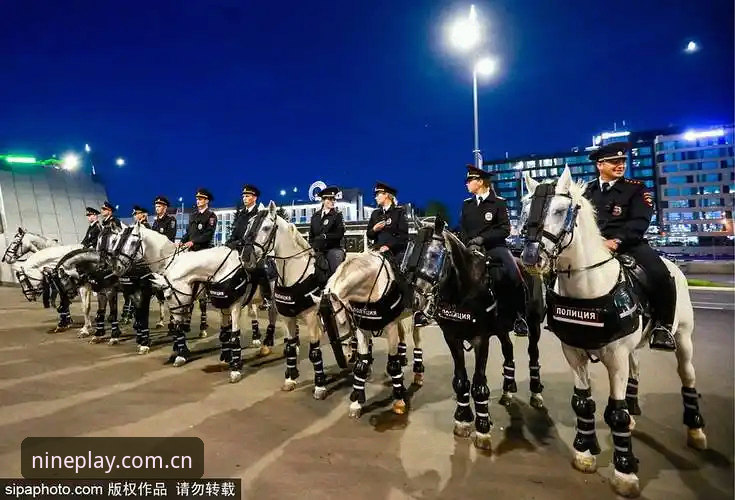 世界杯安保部署深度解析:从英国警员缩减看大型赛事管理策略